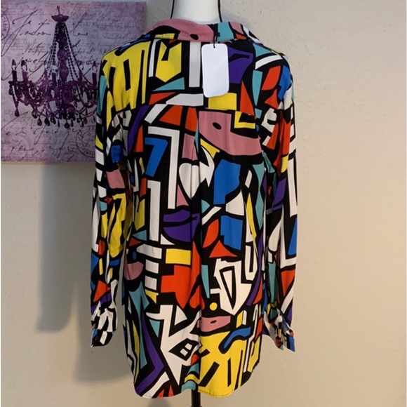❌SOLD❌👀 Abstract Top - Multi-Color - Detailed Sleeves - Comfy - Picture 2 of 3